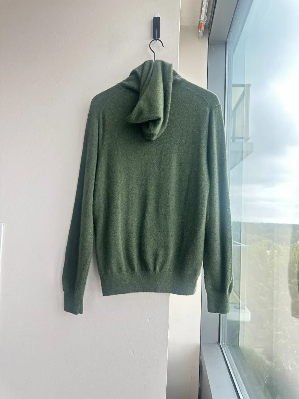 Banana Republic 100% Cashmere Hoodie Sweater Heathered Green shade Size M